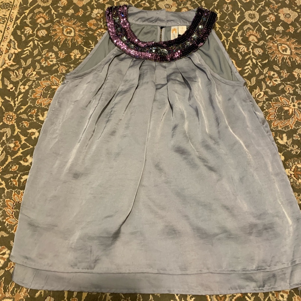 NWT Diva top silver s